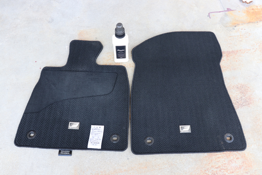 汚れた自動車マット