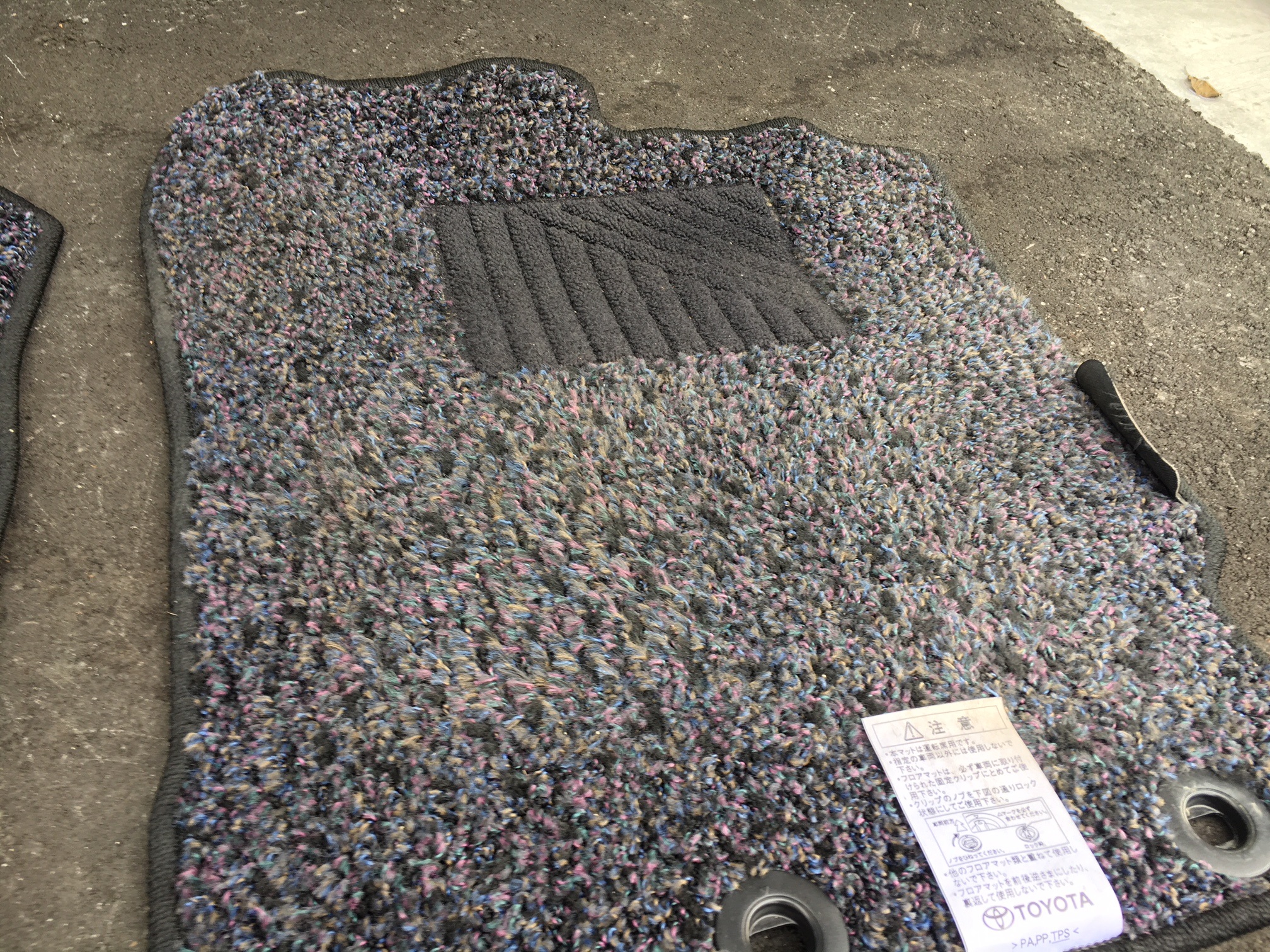 汚れた自動車マット